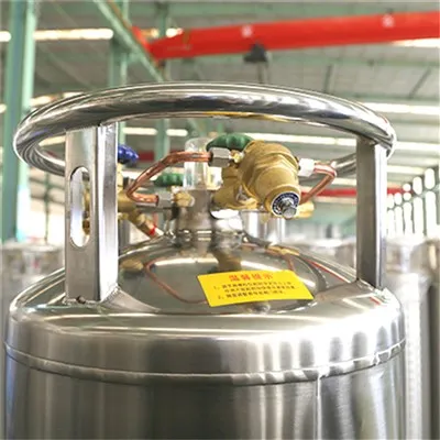 Какова взаимосвязь между плотностью газа и объемом наполнения баллона со сжиж...